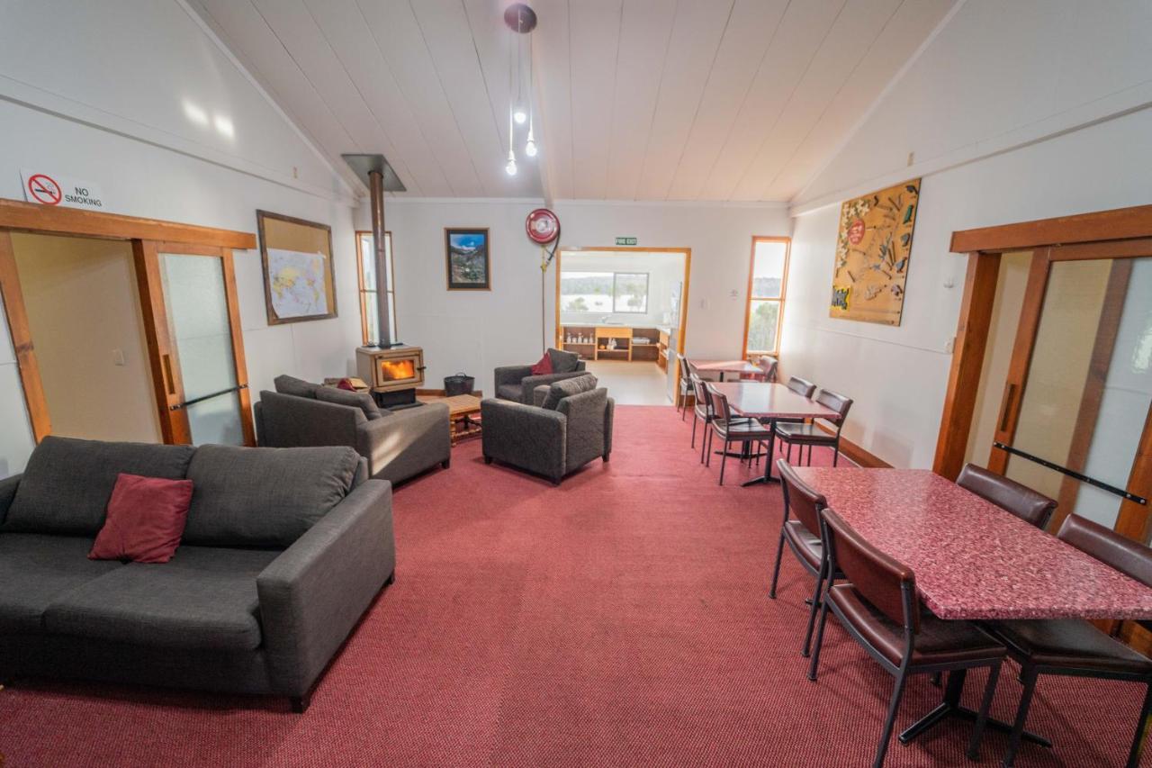 Fiordland National Park Lodge Te Anau Downs Bagian luar foto