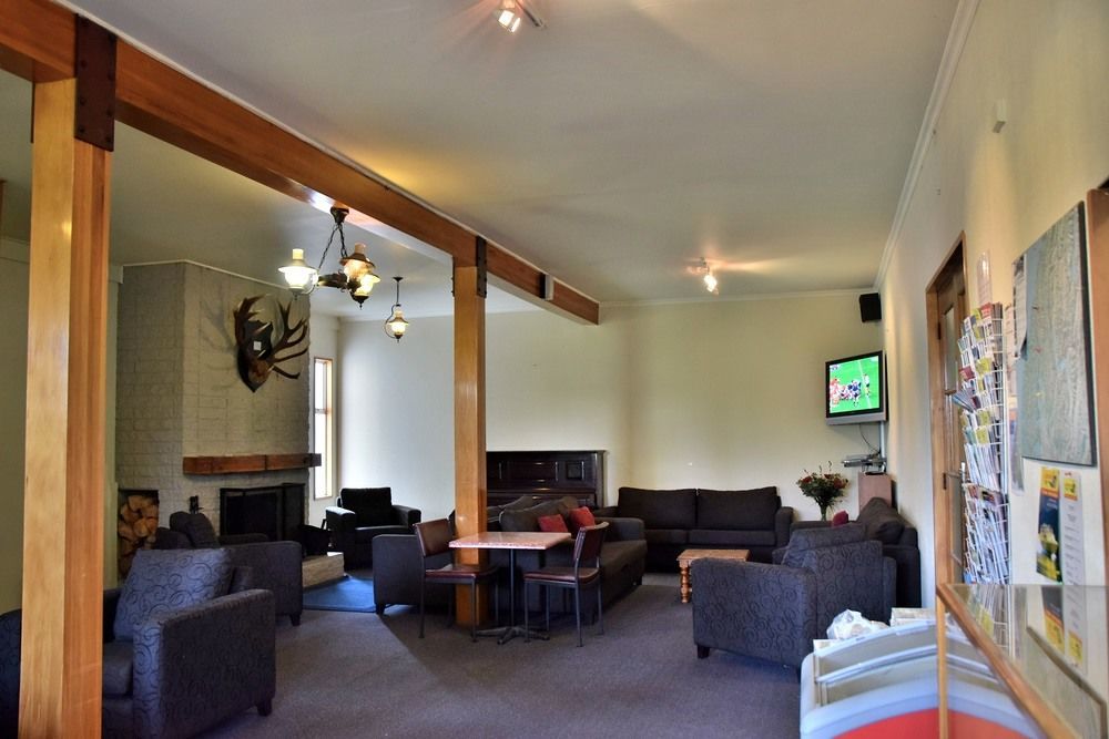 Fiordland National Park Lodge Te Anau Downs Bagian luar foto