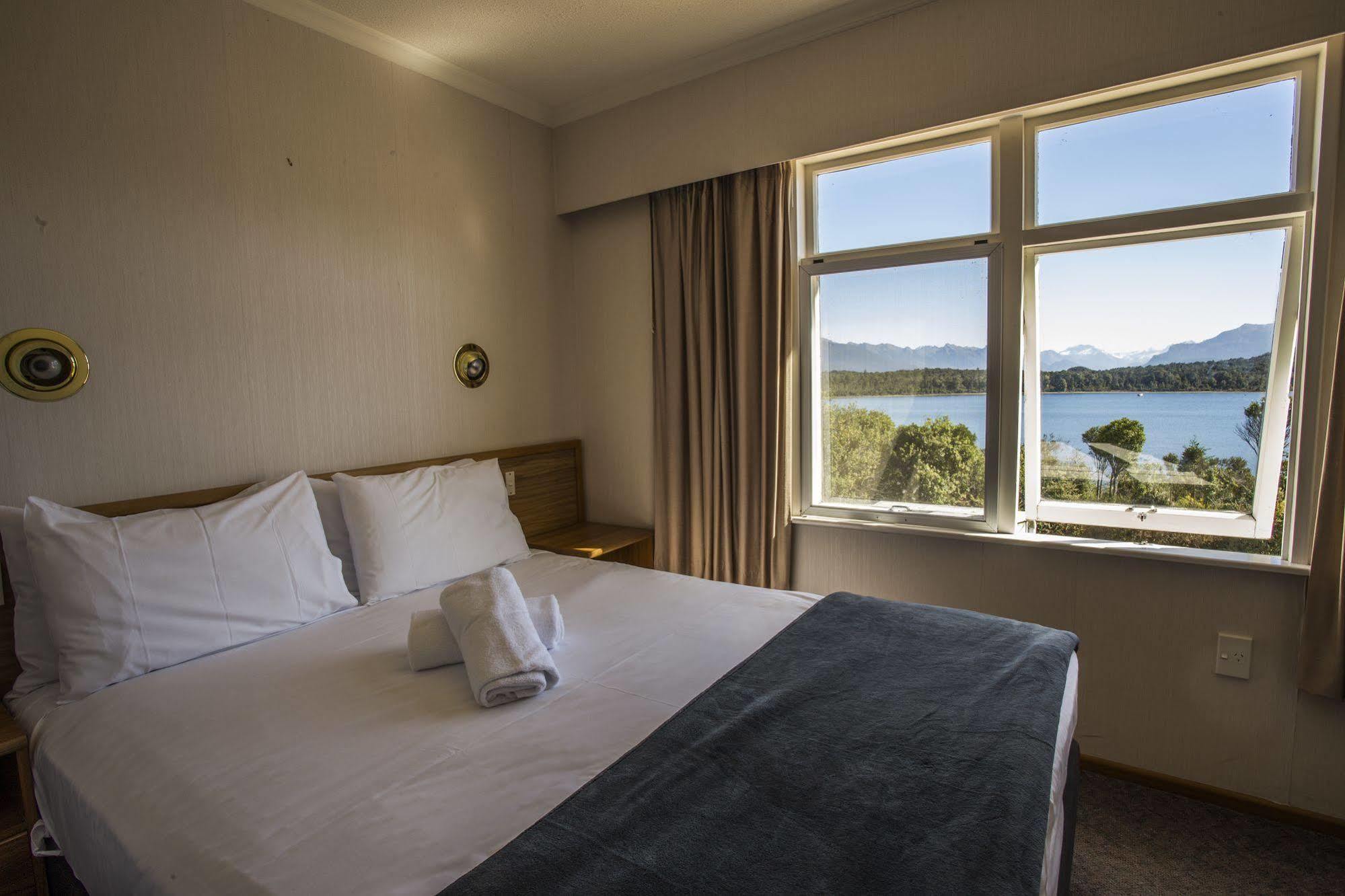 Fiordland National Park Lodge Te Anau Downs Bagian luar foto