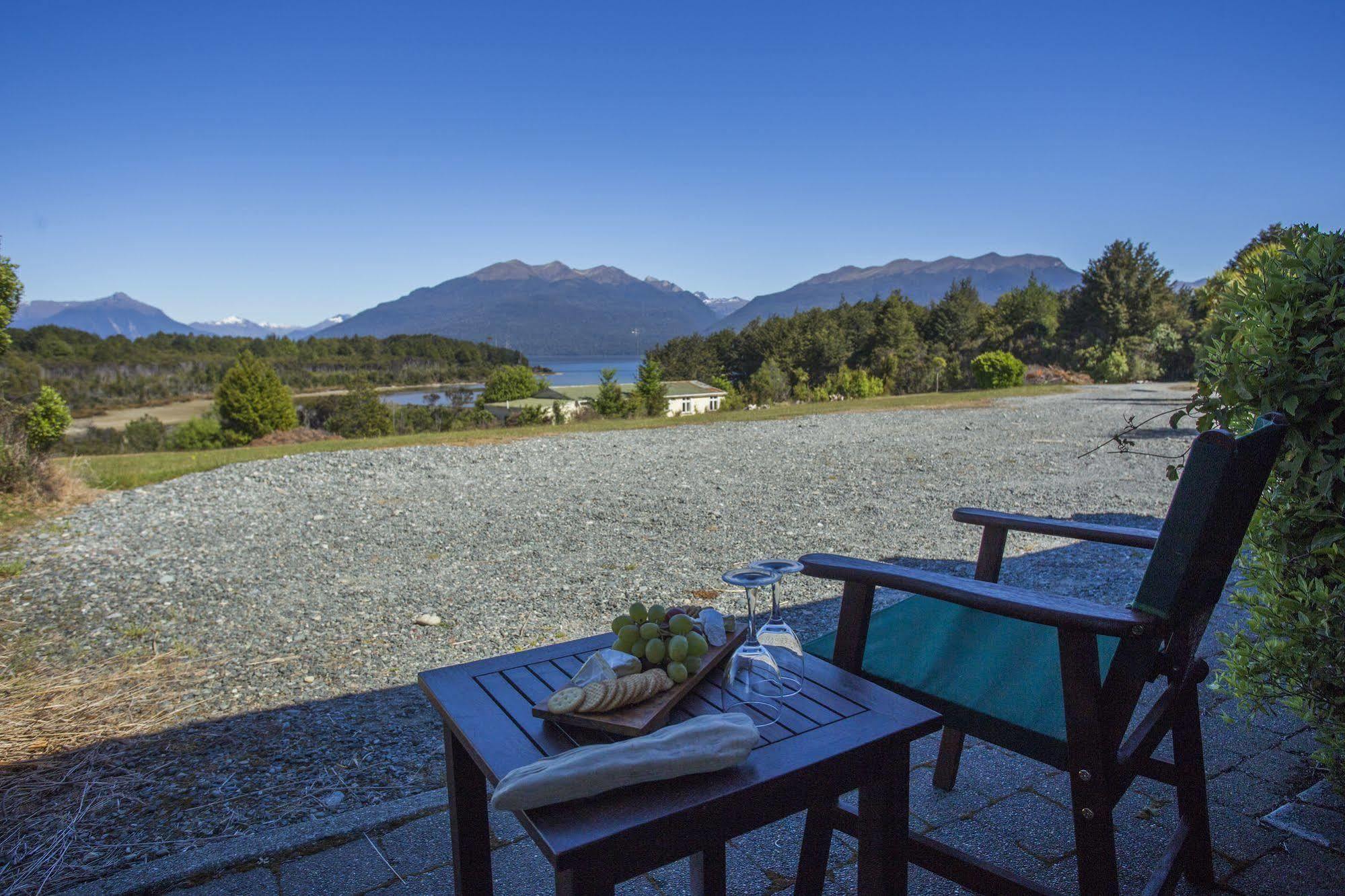 Fiordland National Park Lodge Te Anau Downs Bagian luar foto