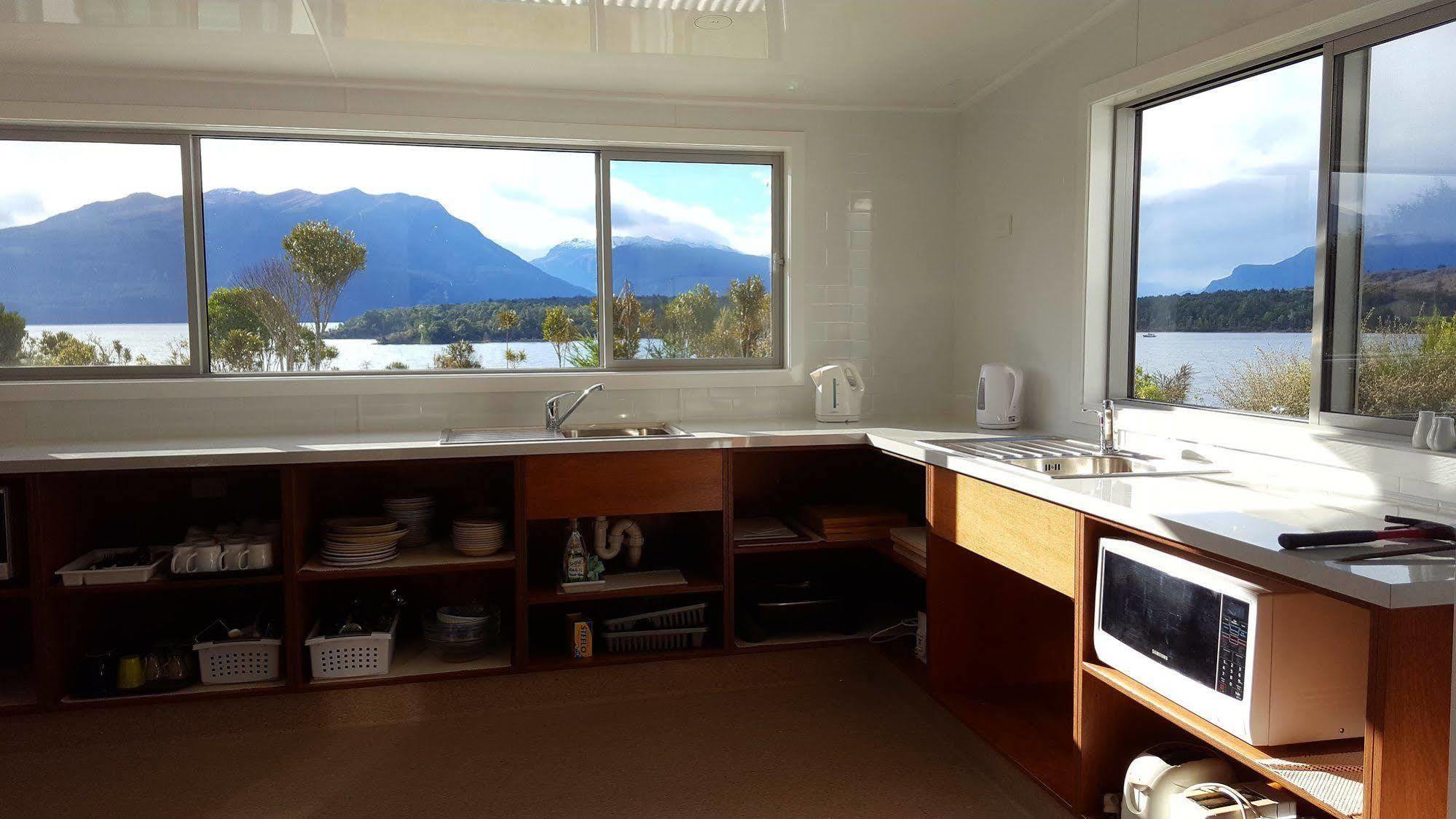 Fiordland National Park Lodge Te Anau Downs Bagian luar foto