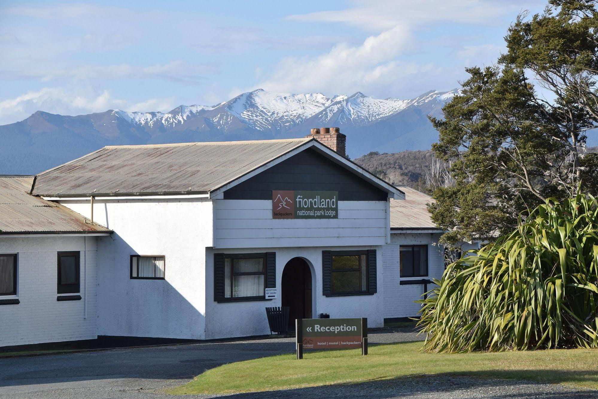 Fiordland National Park Lodge Te Anau Downs Bagian luar foto