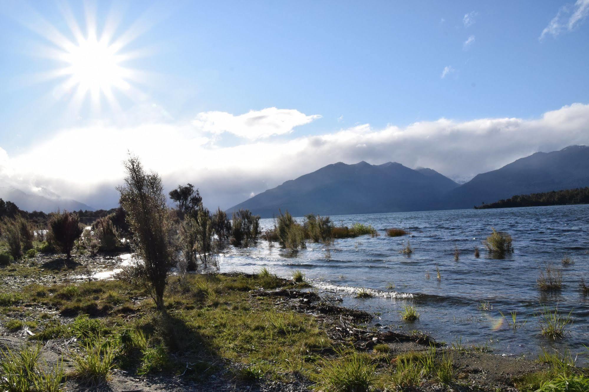 Fiordland National Park Lodge Te Anau Downs Bagian luar foto