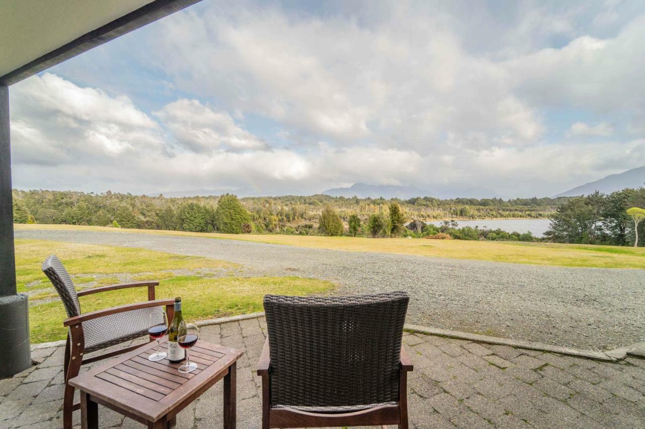 Fiordland National Park Lodge Te Anau Downs Bagian luar foto